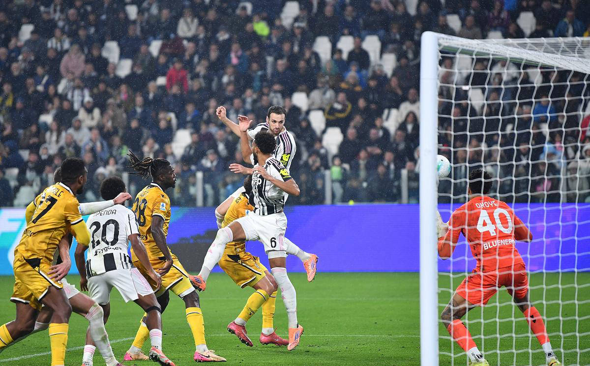 里昂客场逼平梅斯，继续保持不败的简单介绍