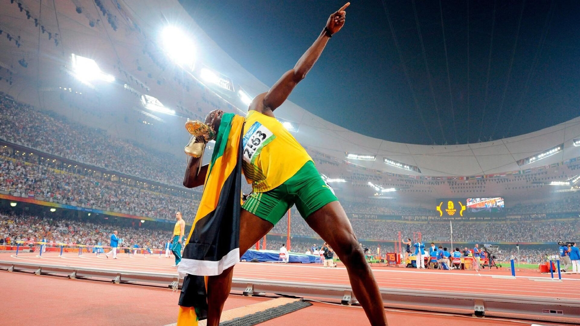 欧冠淘汰赛之夜,楚阿梅尼展现巨星价值