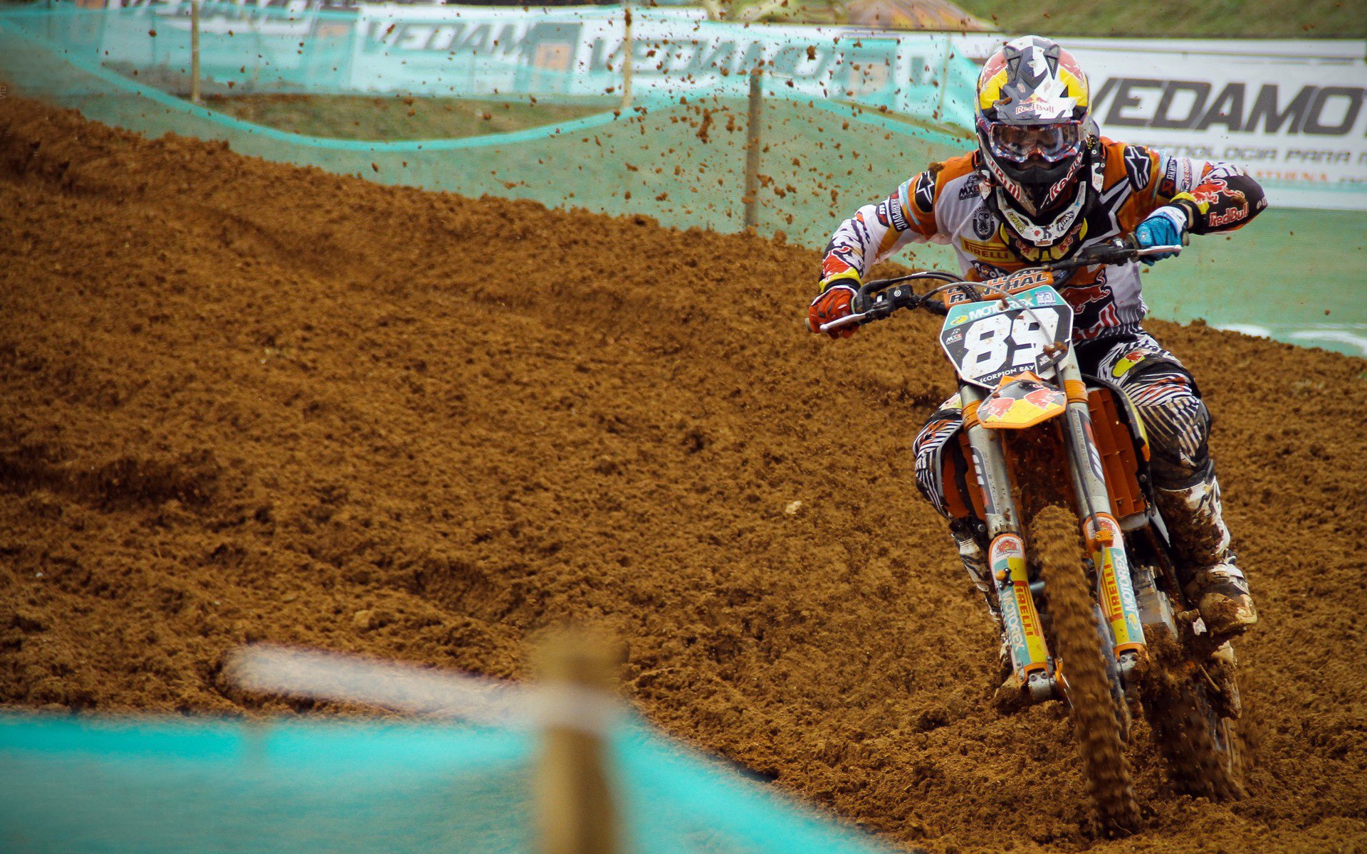 鏖战尼斯之夜,马丁内利生涯封神,巴萨险胜背后的战术博弈