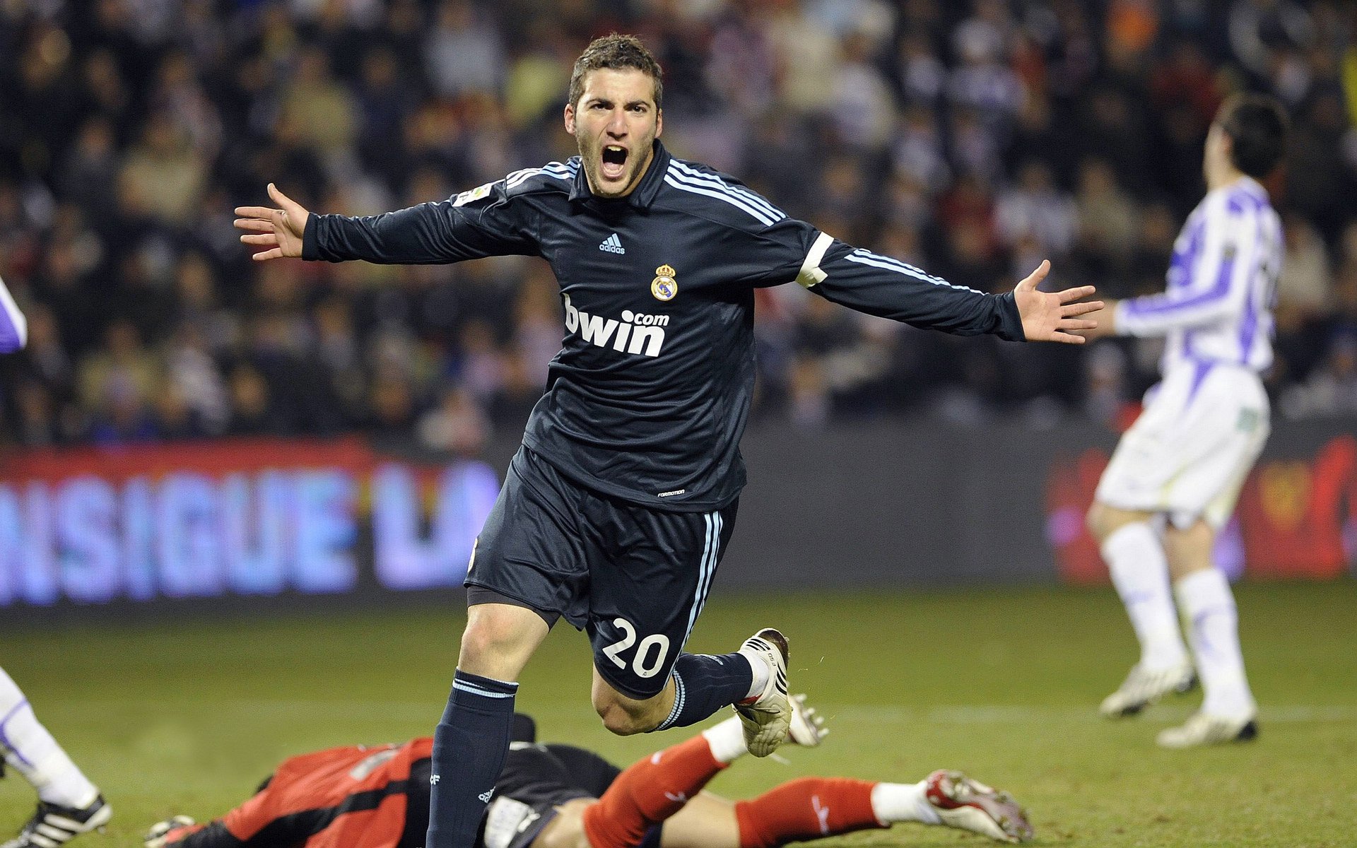 哈斯奇迹夜，塞恩斯孤勇扛旗，绝杀雷诺改写历史