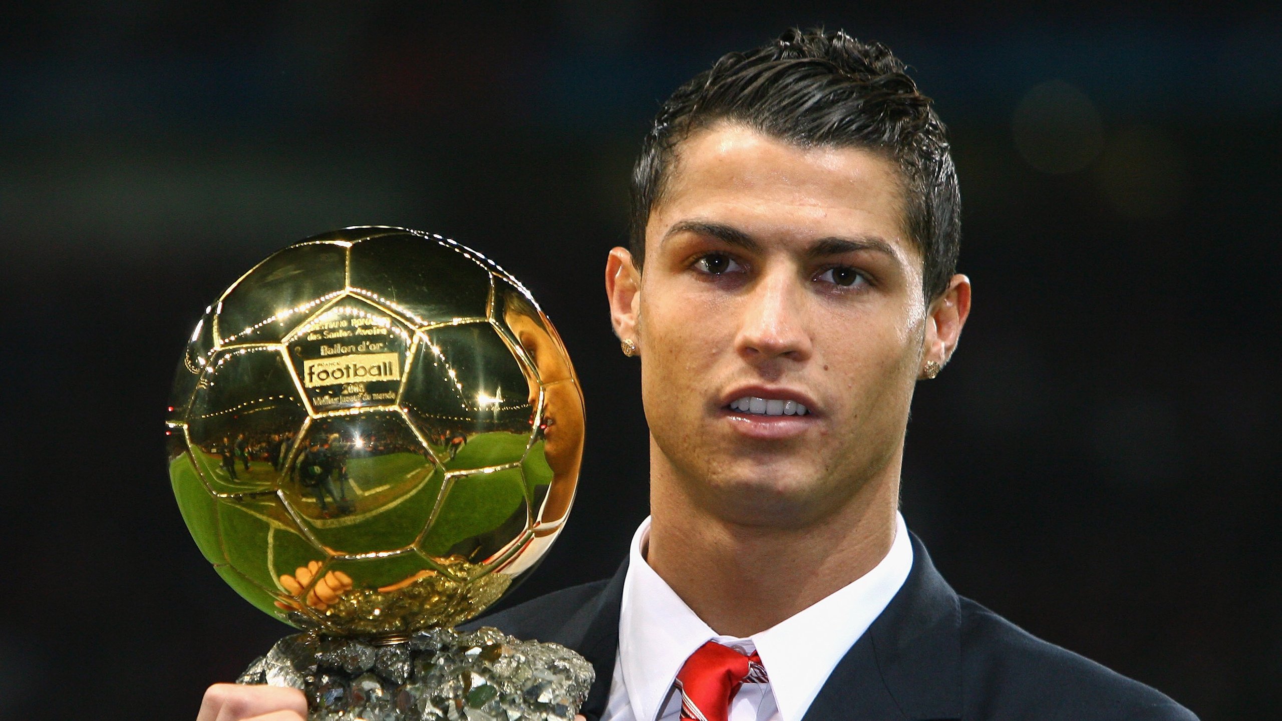 冷门与传奇，日本队碾压英格兰，许昕刷新纪录的双重启示